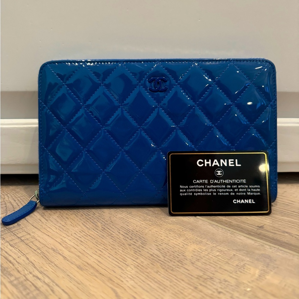 Classic Chanel Quilted Patent Leather Tri-Fold wallet (Electric Blue)